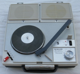 1968 Singer Model HE-2202 Portable Record Player Battery Operated